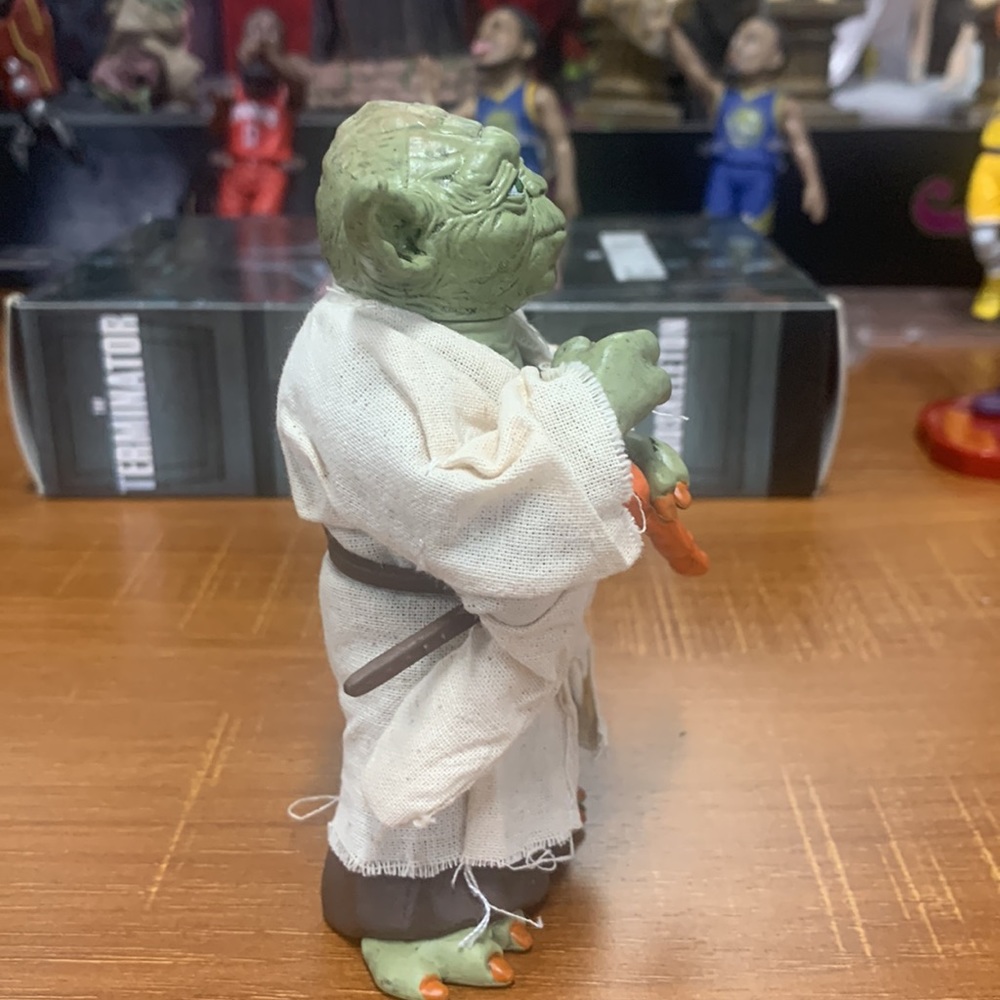 Master Yoda - Picture 2 of 4